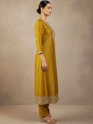 Women Ethnic Motifs Embroidered Regular Thread Work Kurta with Trousers & With Dupatta 5