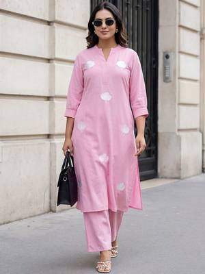 Women Floral Embroidered Regular Thread Work Kurta with Palazzos 1