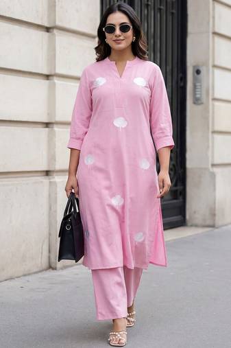 Women Floral Embroidered Regular Thread Work Kurta with Palazzos