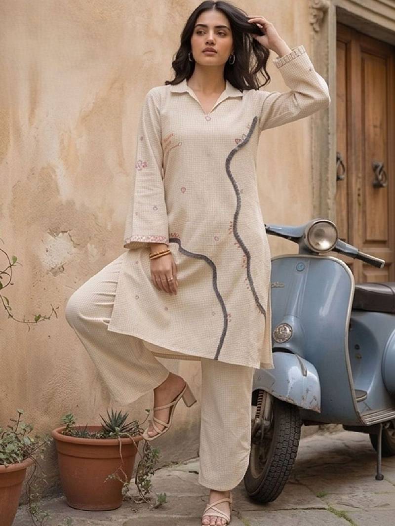 Women Regular Thread Work Kurta with Trousers