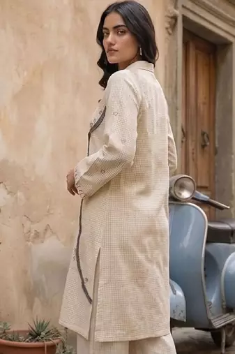 Women Regular Thread Work Kurta with Trousers