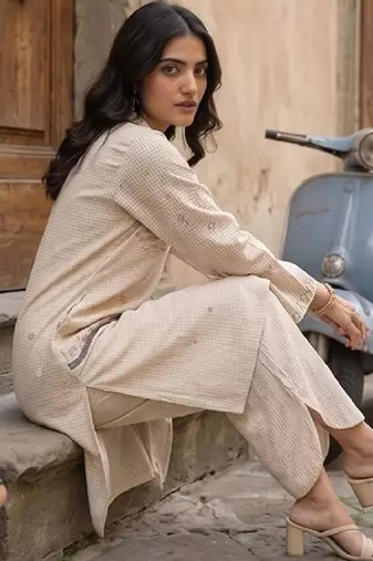 Women Regular Thread Work Kurta with Trousers