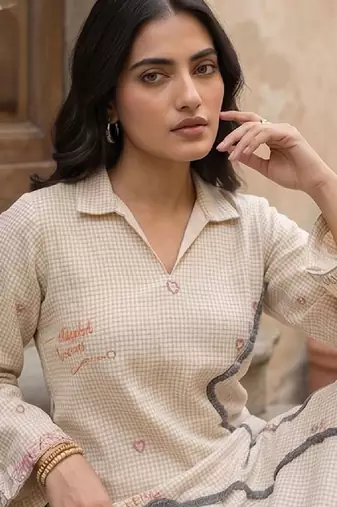 Women Regular Thread Work Kurta with Trousers