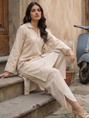 Women Regular Thread Work Kurta with Trousers 7