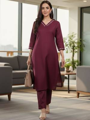 Women Ethnic Motifs Embroidered Regular Thread Work Kurta with Trousers 1