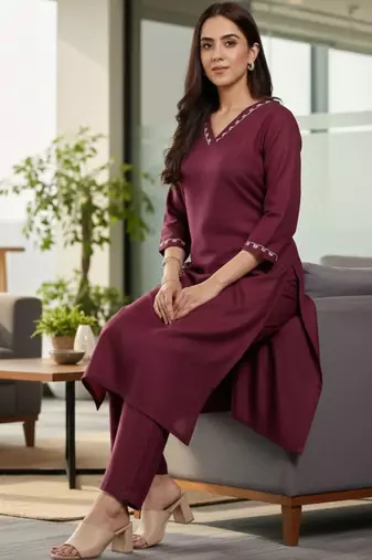 Women Ethnic Motifs Embroidered Regular Thread Work Kurta with Trousers