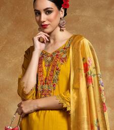 Women Floral Yoke Design Regular Thread Work Kurta with Trousers & With Dupatta