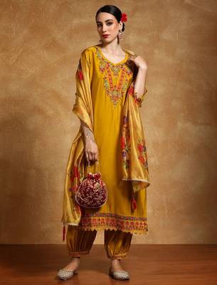 Women Floral Yoke Design Regular Thread Work Kurta with Trousers & With Dupatta 2