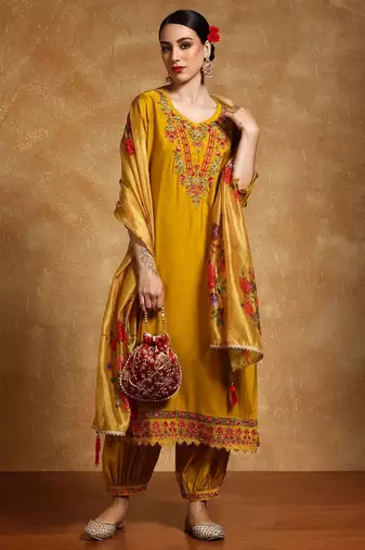 Women Floral Yoke Design Regular Thread Work Kurta with Trousers & With Dupatta
