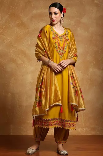 Women Floral Yoke Design Regular Thread Work Kurta with Trousers & With Dupatta