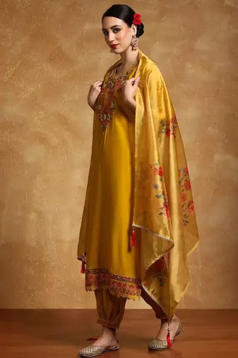Women Floral Yoke Design Regular Thread Work Kurta with Trousers & With Dupatta