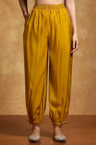 Women Floral Yoke Design Regular Thread Work Kurta with Trousers & With Dupatta