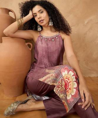 Women Spaghetti Strap Floral Kurta with Trousers 2