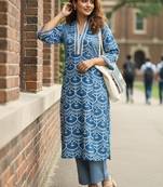 Women Printed Regular Kurta with Trousers