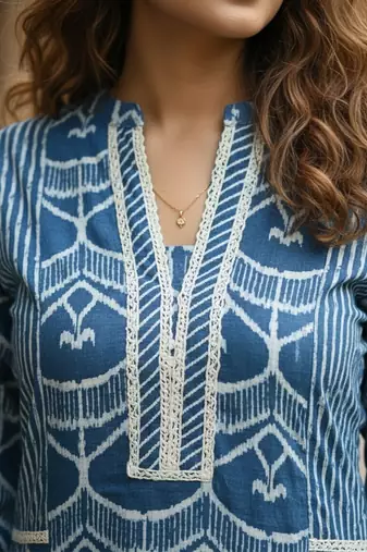Women Printed Regular Kurta with Trousers