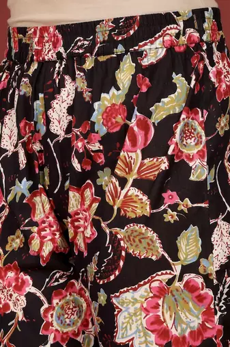 Women Floral Printed Regular Thread Work Pure Cotton Kurta with Trousers & With Dupatta