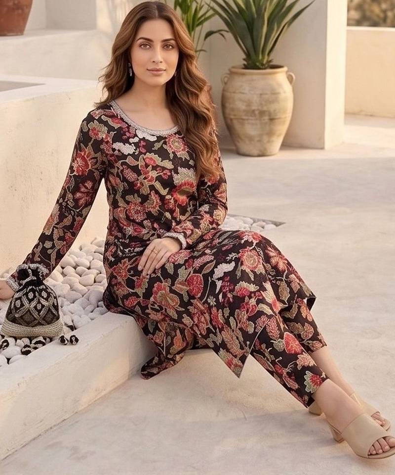 Women Floral Printed Regular Thread Work Pure Cotton Kurta with Trousers & With Dupatta