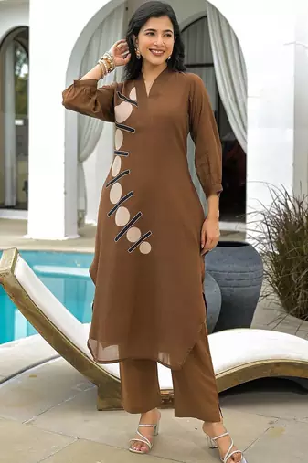 Women Printed Regular Kurta with Trousers