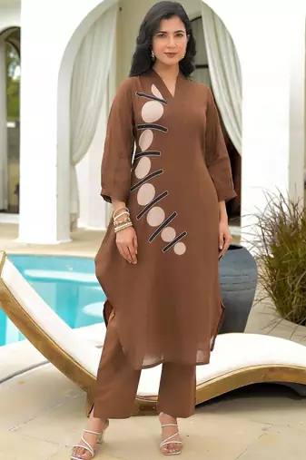 Women Printed Regular Kurta with Trousers