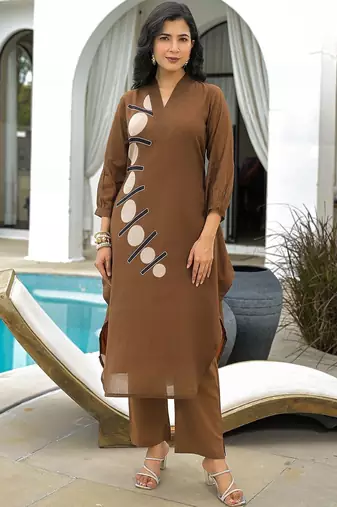 Women Printed Regular Kurta with Trousers