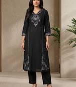 Women Ethnic Motifs Embroidered Regular Thread Work Kurta with Trousers
