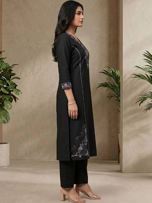 Women Ethnic Motifs Embroidered Regular Thread Work Kurta with Trousers 2