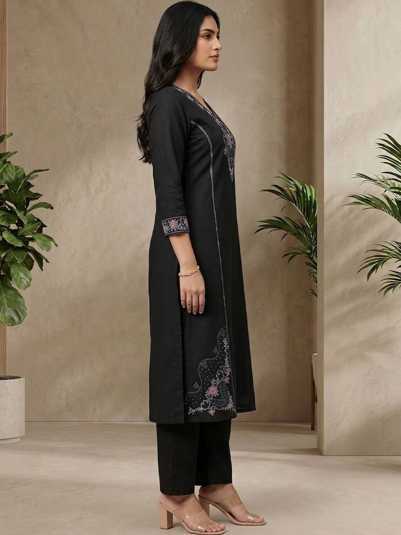 Women Ethnic Motifs Embroidered Regular Thread Work Kurta with Trousers