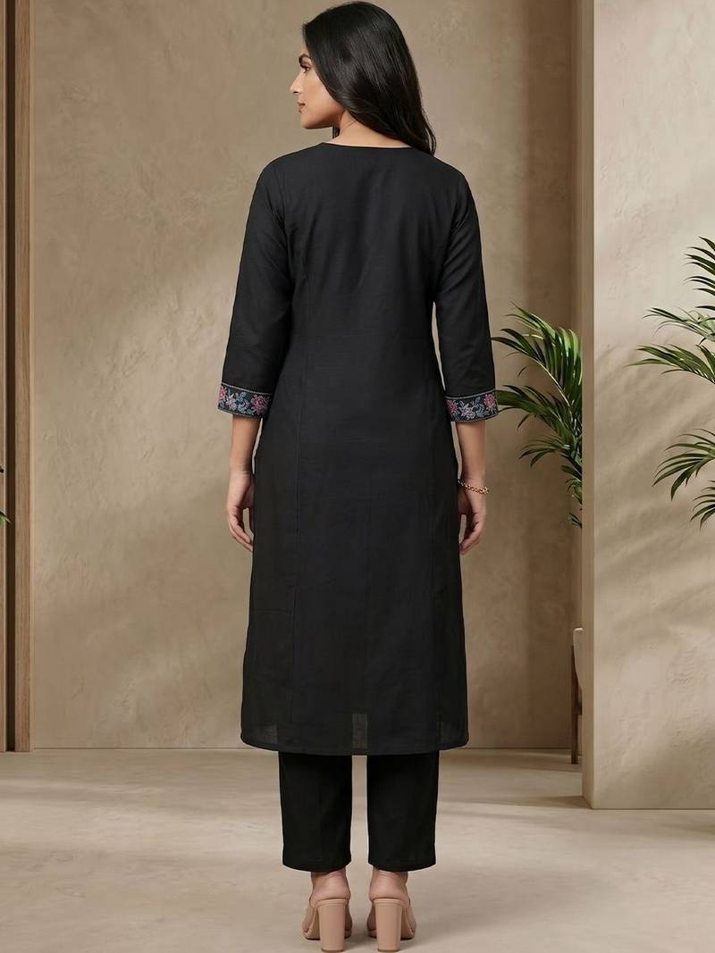 Women Ethnic Motifs Embroidered Regular Thread Work Kurta with Trousers