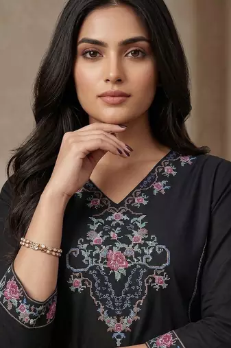 Women Ethnic Motifs Embroidered Regular Thread Work Kurta with Trousers