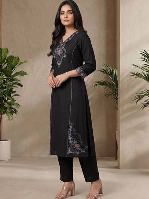 Women Ethnic Motifs Embroidered Regular Thread Work Kurta with Trousers 7