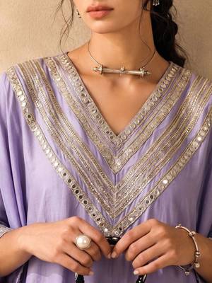 Women Embroidered Regular Thread Work Kurta with Trousers 3