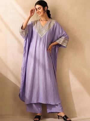 Women Embroidered Regular Thread Work Kurta with Trousers 1