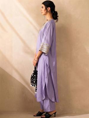 Women Embroidered Regular Thread Work Kurta with Trousers 4