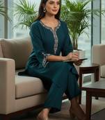 Women Ethnic Motifs Embroidered Regular Thread Work Kurta with Trousers