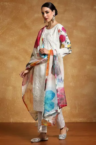 Women Embroidered Regular Thread Work Pure Cotton Kurta with Trousers & Dupatta