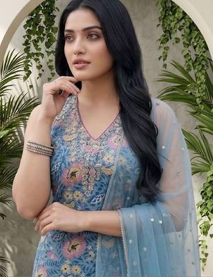 Women Floral Printed Regular Sequinned Kurta with Sharara & With Dupatta 4