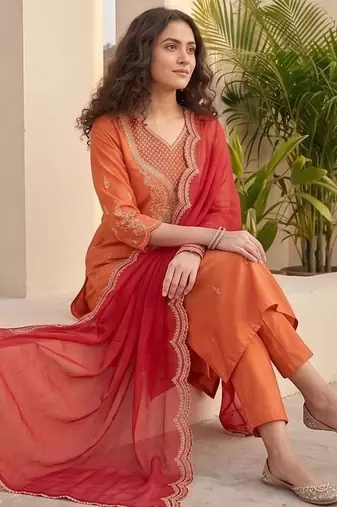 Women Ethnic Motifs Embroidered Regular Thread Work Kurta with Trousers & With Dupatta