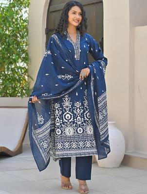 Women Floral Printed Regular Kurta with Trousers & With Dupatta 1