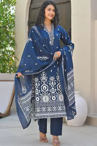 Women Floral Printed Regular Kurta with Trousers & With Dupatta