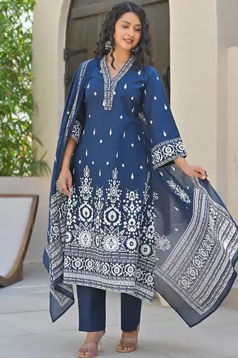 Women Floral Printed Regular Kurta with Trousers & With Dupatta