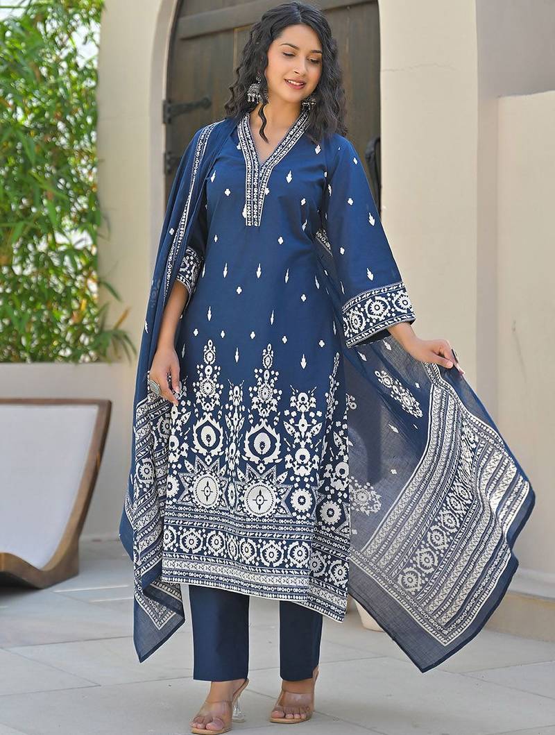 Women Floral Printed Regular Kurta with Trousers & With Dupatta