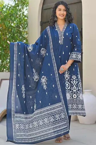 Women Floral Printed Regular Kurta with Trousers & With Dupatta