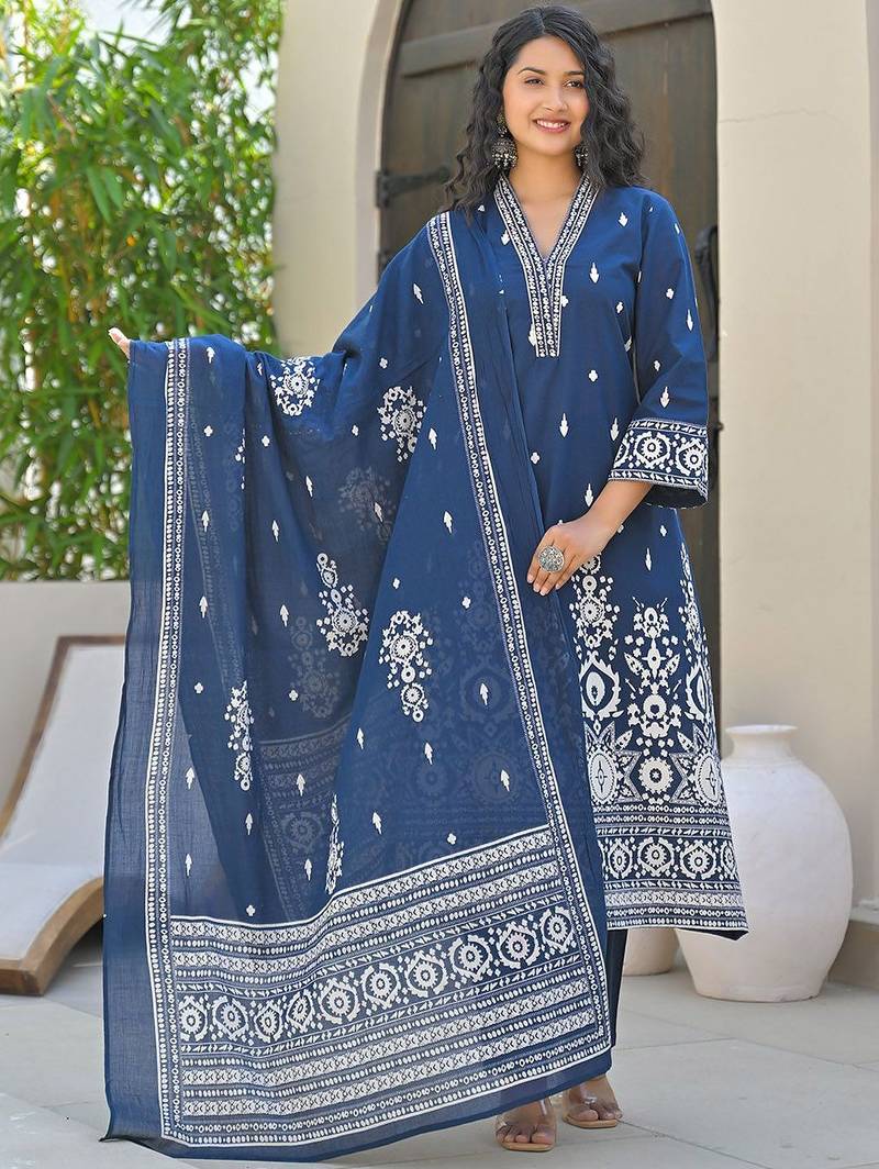 Women Floral Printed Regular Kurta with Trousers & With Dupatta