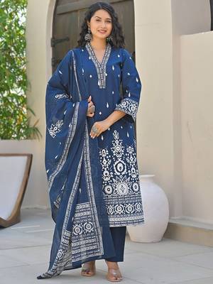 Women Floral Printed Regular Kurta with Trousers & With Dupatta 5