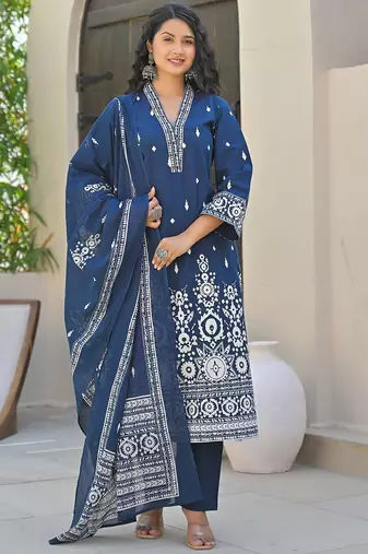 Women Floral Printed Regular Kurta with Trousers & With Dupatta
