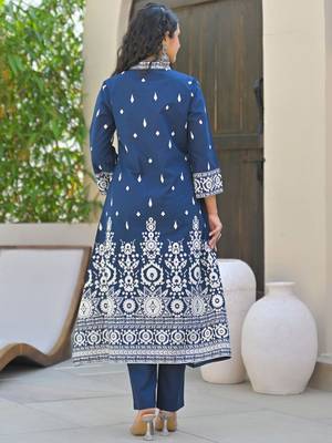 Women Floral Printed Regular Kurta with Trousers & With Dupatta 6