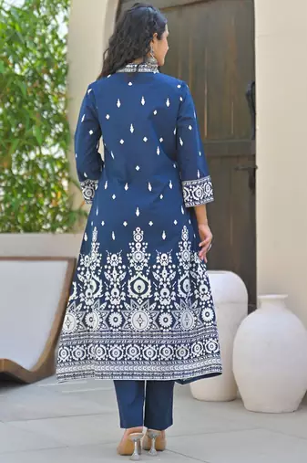 Women Floral Printed Regular Kurta with Trousers & With Dupatta