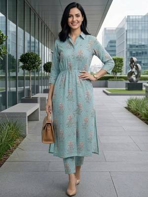 Women Floral Printed Regular Kurta with Trousers 1