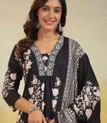 Women Floral Printed Regular  Cotton Kurta with Trousers & With Dupatta