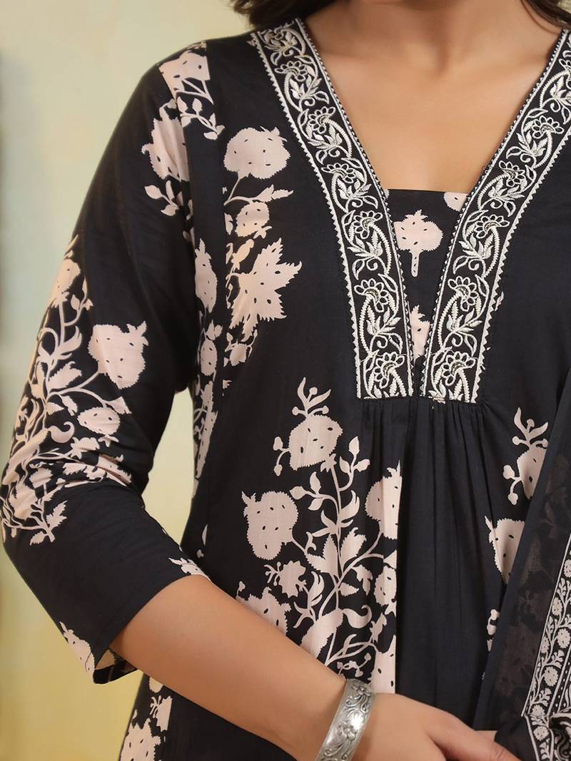 Women Floral Printed Regular  Cotton Kurta with Trousers & With Dupatta